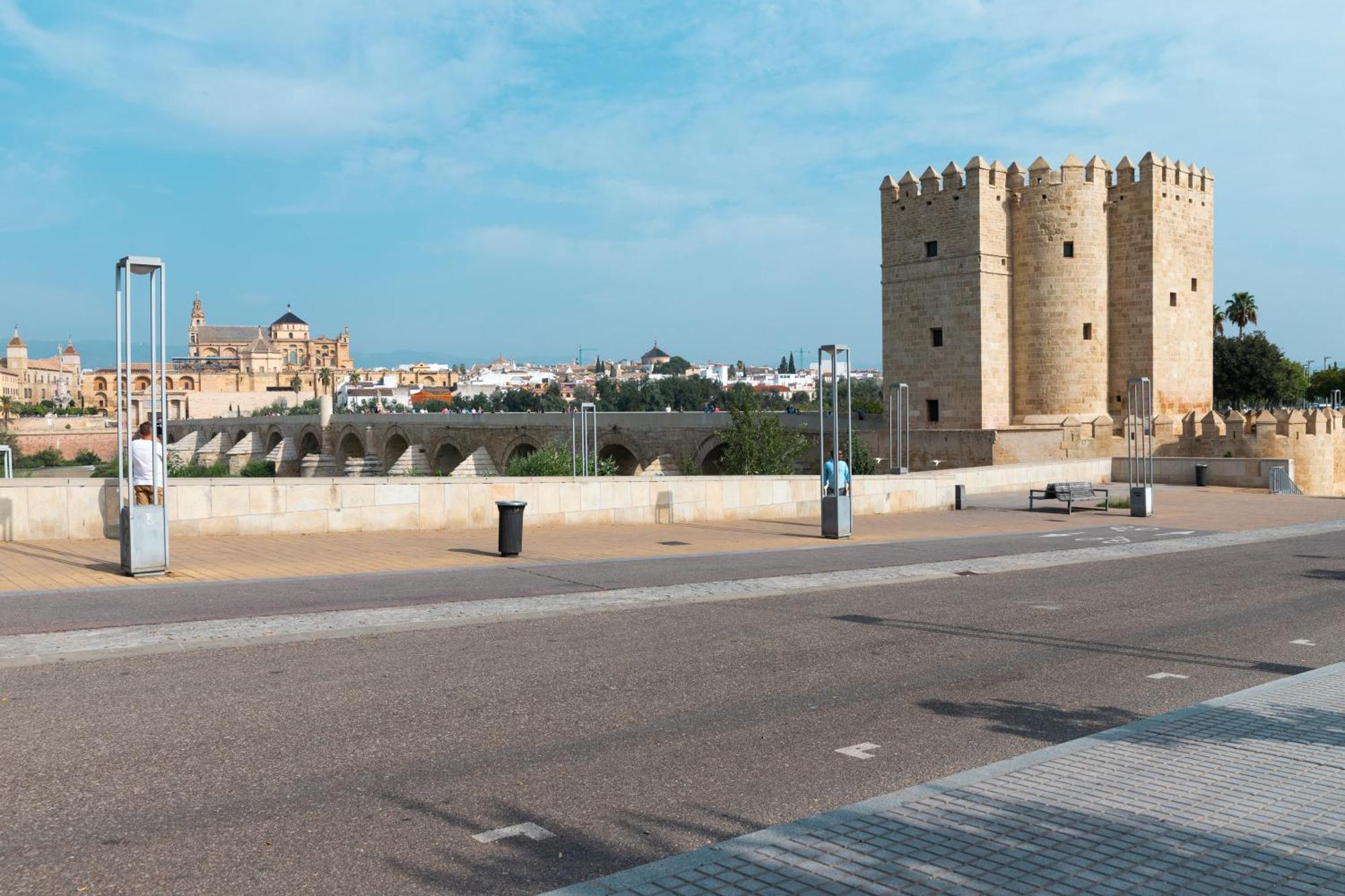Apartamentos En Cordoba, Puente Romano Y Torre Calahorra Экстерьер фото